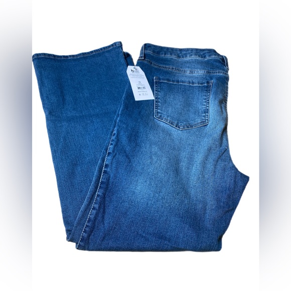 Time & Tru Women’s Mid Rise Bootcut Blue Jeans, Slit Ankles,Size 18S NWT - Picture 2 of 5